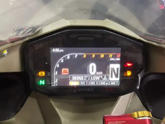 DUCATI-SUPERBIKE 1199 PANIGALE DUCATI-SUPERBIKE 1199 PANIGALE-2015