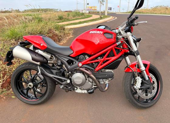 DUCATI MONSTER 796 