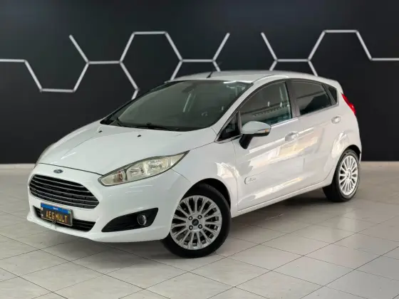 FORD FIESTA 1.6 TITANIUM HATCH 16V FLEX 4P POWERSHIFT FORD FIESTA 1.6 TITANIUM HATCH 16V FLEX 4P POWERSHIFT