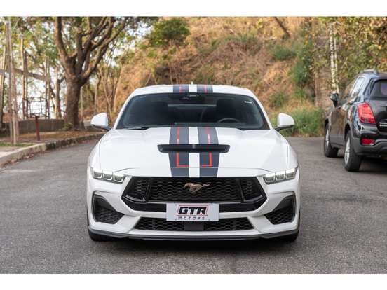 FORD-MUSTANG-2024