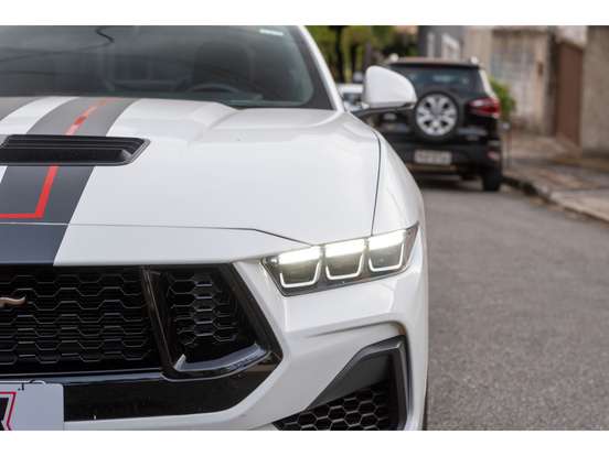 FORD-MUSTANG-2024