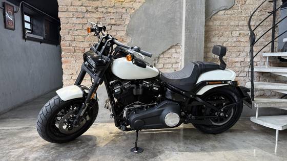 HARLEY-DAVIDSON SOFTAIL FAT BOB 107 