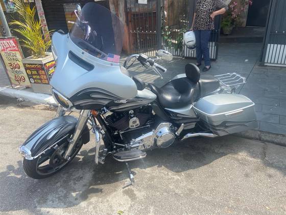HARLEY-DAVIDSON STREET GLIDE 