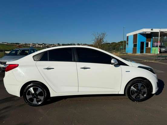 HYUNDAI-HB20S-2015
