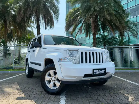 JEEP CHEROKEE 3.7 SPORT 4X4 V6 12V GASOLINA 4P AUTOMÁTICO JEEP CHEROKEE 3.7 SPORT 4X4 V6 12V GASOLINA 4P AUTOMÁTICO