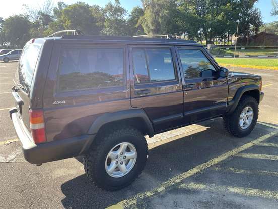 JEEP-CHEROKEE-4.0 SPORT 4X4 6I 12V GASOLINA 4P AUTOMÁTICO JEEP-CHEROKEE-1998
