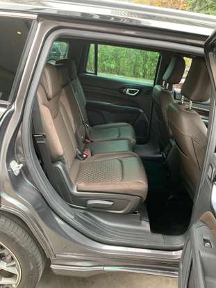 JEEP-COMMANDER-2023