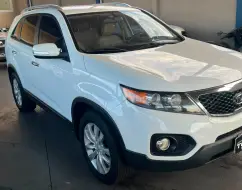 KIA SORENTO 2.4 EX2 4X2 16V GASOLINA 4P AUTOMÁTICO KIA SORENTO 2.4 EX2 4X2 16V GASOLINA 4P AUTOMÁTICO