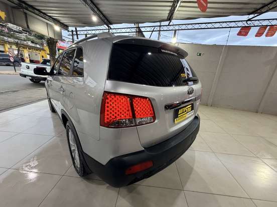 KIA-SORENTO-2011