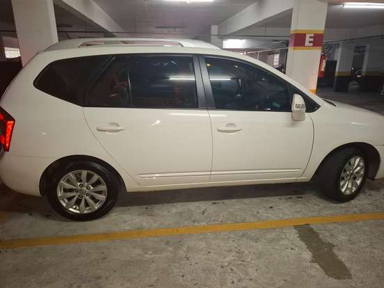 KIA-CARENS-2011