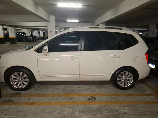 KIA-CARENS-2.0 EX 16V GASOLINA 4P AUTOMÁTICO KIA-CARENS-2011