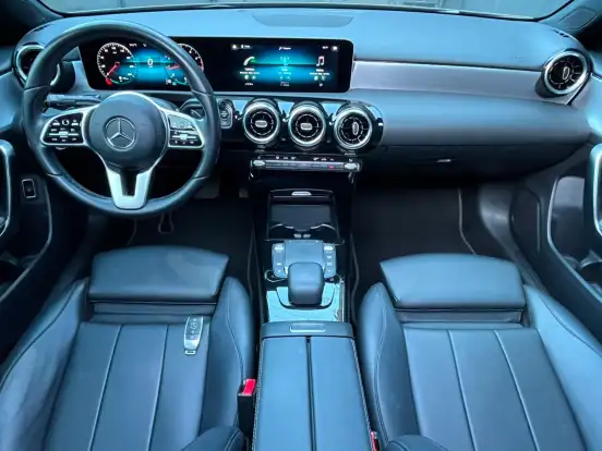 MERCEDES-BENZ-A 200-2020
