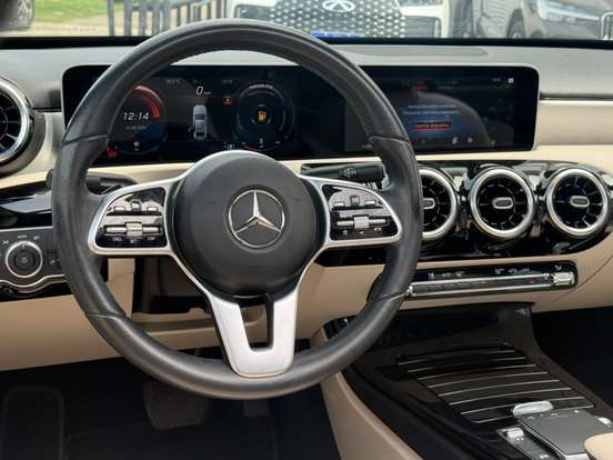 MERCEDES-BENZ-A 200-2020