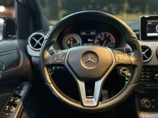 MERCEDES-BENZ-B 200-1.6 SPORT TURBO GASOLINA 4P AUTOMÁTICO MERCEDES-BENZ-B 200-2012
