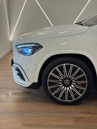 MERCEDES-BENZ-GLA 200-2024