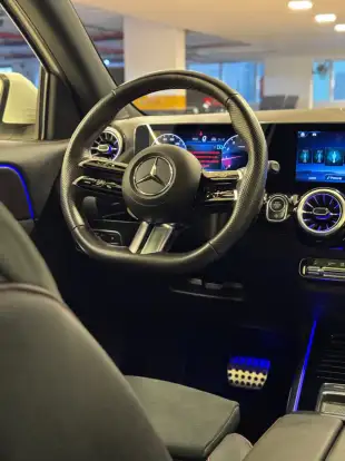 MERCEDES-BENZ-GLA 200-2024