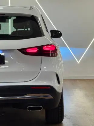 MERCEDES-BENZ-GLA 200-2024
