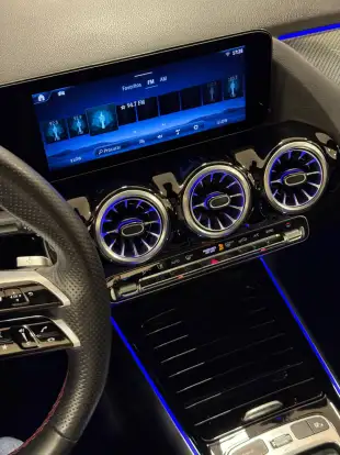 MERCEDES-BENZ-GLA 200-2024