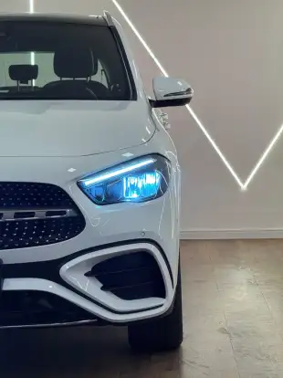 MERCEDES-BENZ-GLA 200-2024