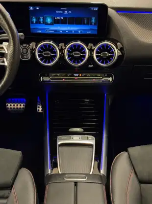 MERCEDES-BENZ-GLA 200-2024