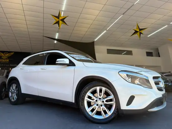 MERCEDES-BENZ-GLA 200-2015