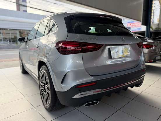 MERCEDES-BENZ-GLA 200-2024