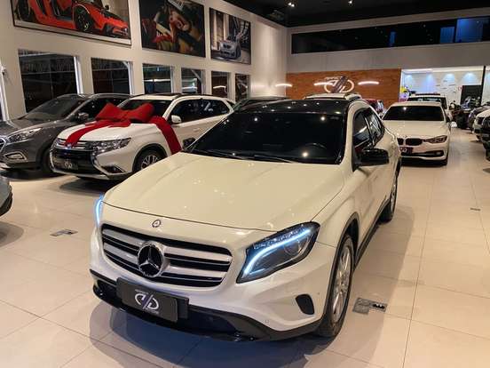 MERCEDES-BENZ-GLA 200-2015