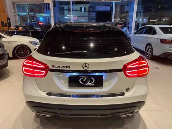 MERCEDES-BENZ-GLA 200-2015
