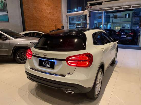 MERCEDES-BENZ-GLA 200-1.6 CGI ADVANCE 16V TURBO FLEX 4P AUTOMÁTICO MERCEDES-BENZ-GLA 200-2015