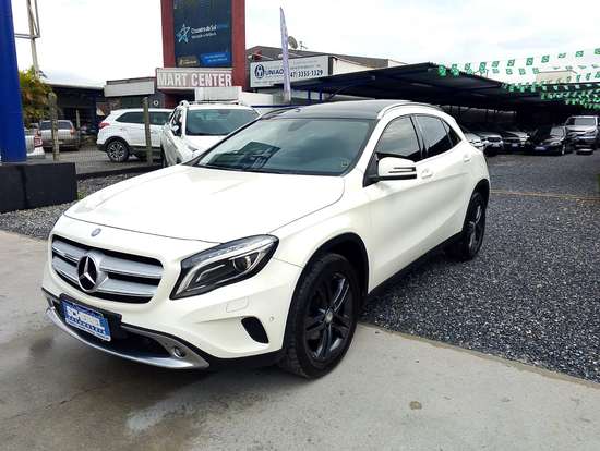 MERCEDES-BENZ-GLA 200-2016
