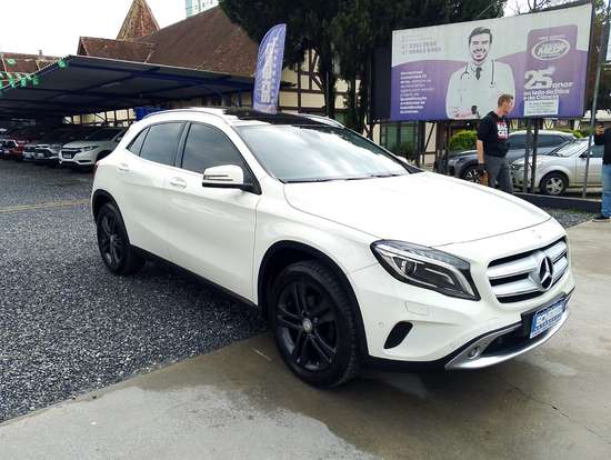 MERCEDES-BENZ-GLA 200-2016