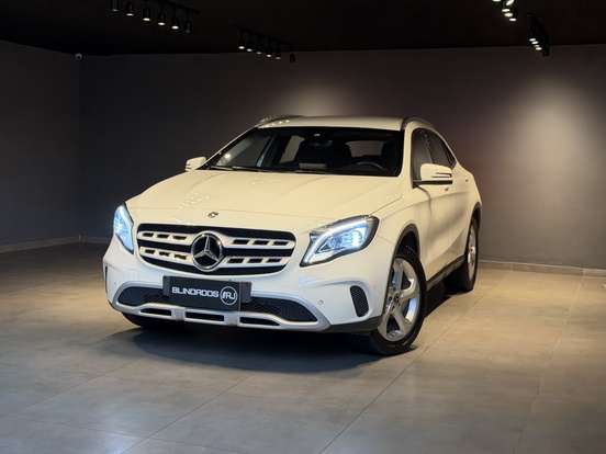 MERCEDES-BENZ-GLA 200-2017