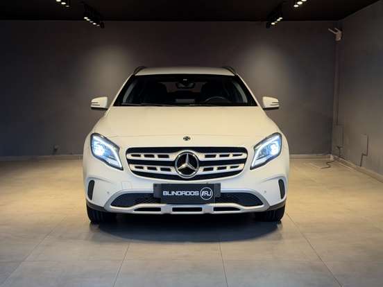 MERCEDES-BENZ-GLA 200-2017
