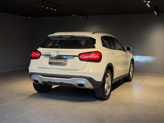 MERCEDES-BENZ-GLA 200-2017