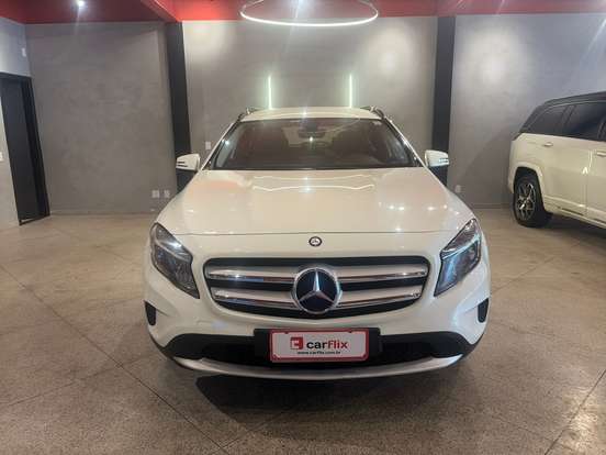 MERCEDES-BENZ-GLA 200-2017