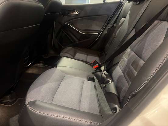 MERCEDES-BENZ-GLA 200-2017