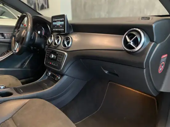 MERCEDES-BENZ-GLA 250-2015