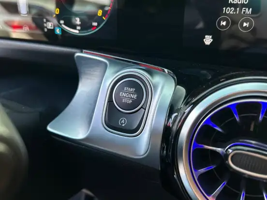 MERCEDES-BENZ-GLB 200-2021