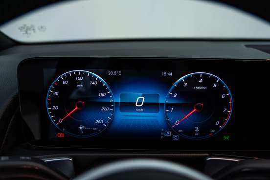 MERCEDES-BENZ-GLB 200-2021