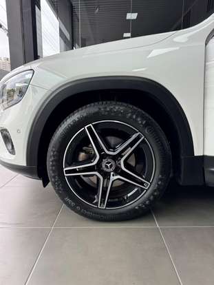 MERCEDES-BENZ-GLB 200-2020