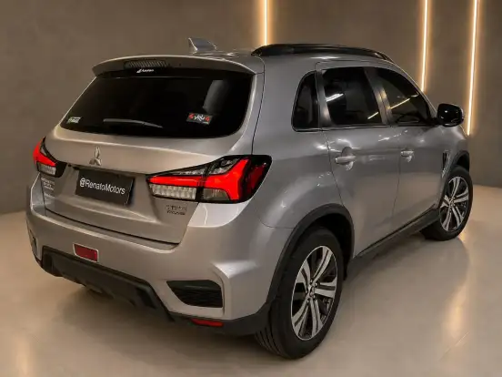 MITSUBISHI-OUTLANDER-2021