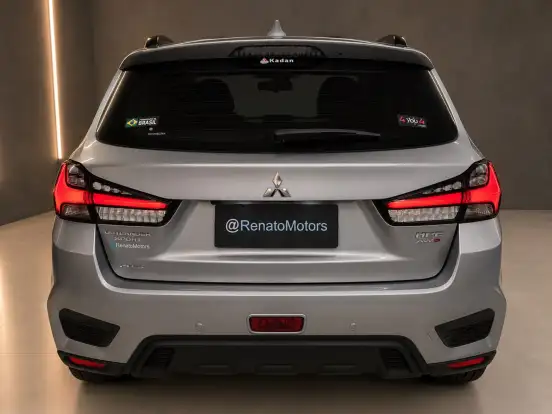 MITSUBISHI-OUTLANDER-2021