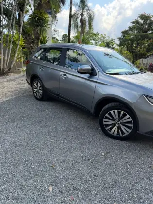 MITSUBISHI OUTLANDER 2.2 MIVEC DI-D DIESEL HPE-S AWD AUTOMÁTICO