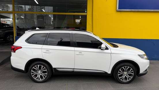 MITSUBISHI-OUTLANDER-2.0 16V GASOLINA 4P AUTOMÁTICO MITSUBISHI-OUTLANDER-2015