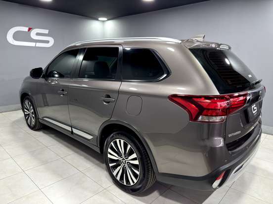 MITSUBISHI-OUTLANDER-2.0 MIVEC GASOLINA HPE AUTOMÁTICO MITSUBISHI-OUTLANDER-2018