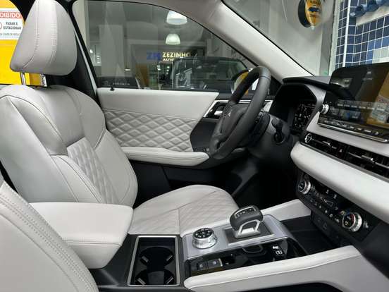 MITSUBISHI-OUTLANDER-2.4 PHEV HPE-S S-AWC DHT MITSUBISHI-OUTLANDER-2025