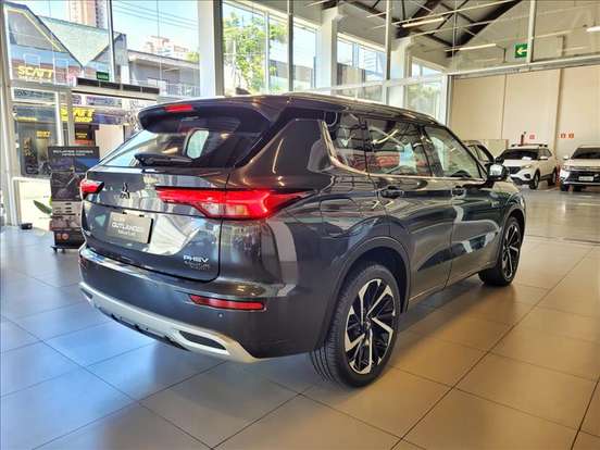 MITSUBISHI-OUTLANDER-2025