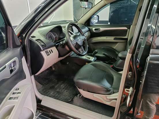 MITSUBISHI-PAJERO DAKAR-2011