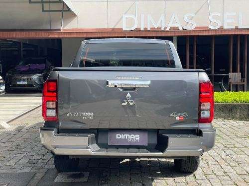 MITSUBISHI-TRITON-2025