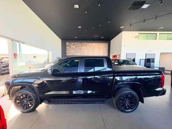 MITSUBISHI-TRITON-2025